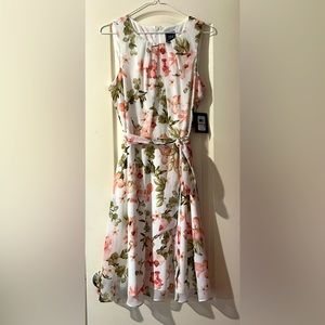 Spring sleeveless flowy women dress